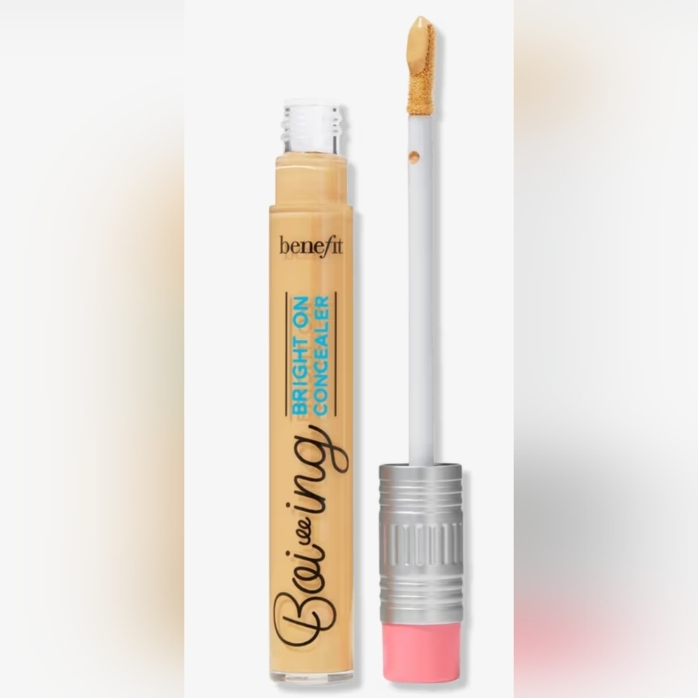 Benefit Bright On Concealer NWT in Apricot